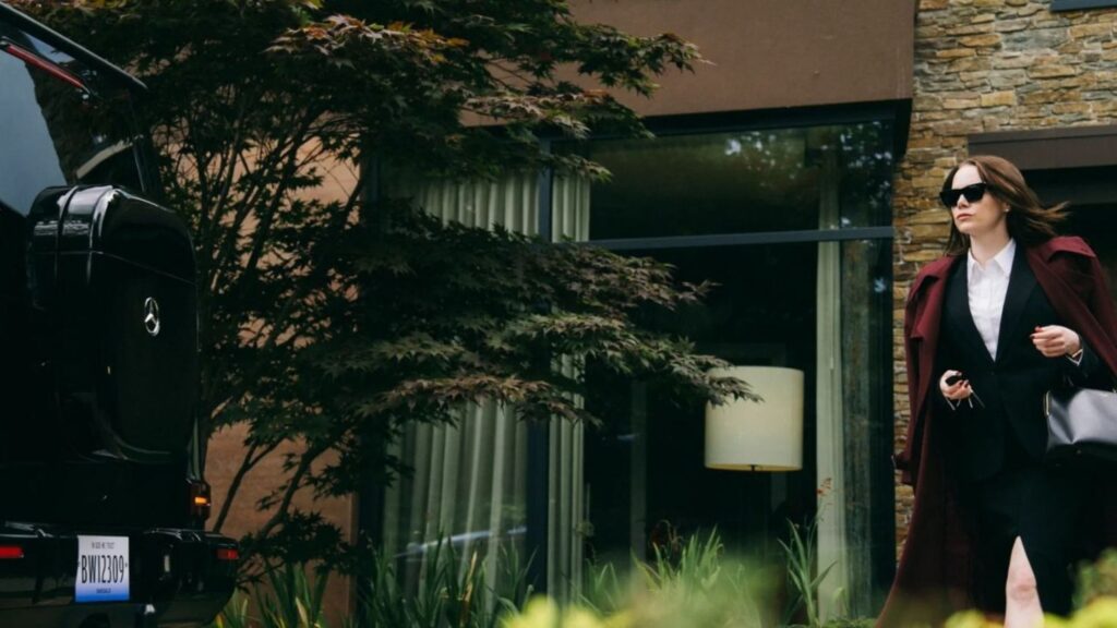 emma stone bugonia lanthimos ceo extraterrestre película sátira alienígena