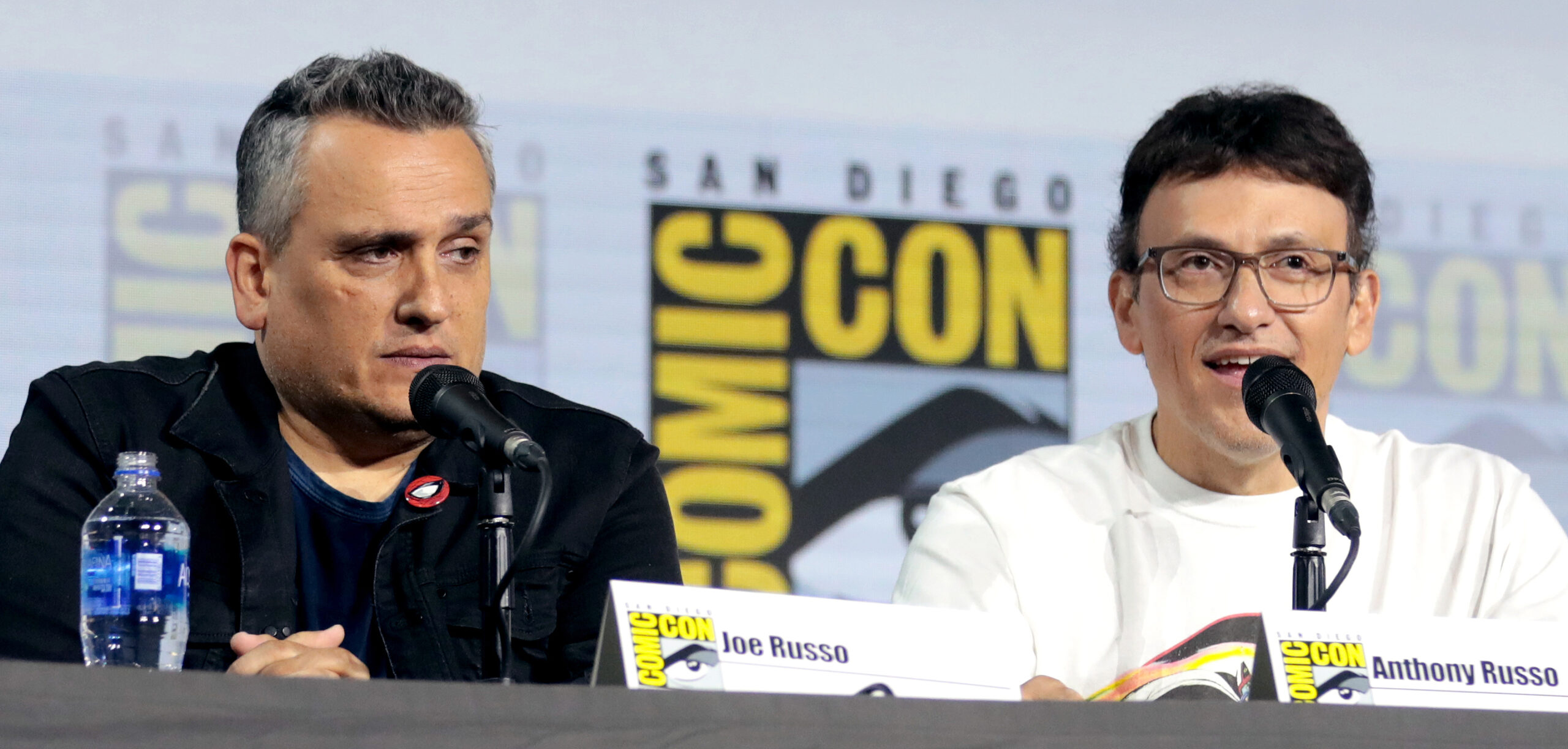 Los directores Anthony y Joe Russo (hermanos Russo) en una convención de cine
